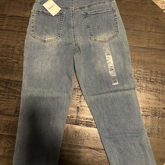 New with tags- Forever 21 High-rise Mom Jeans (size 29) - Picture 2 of 7